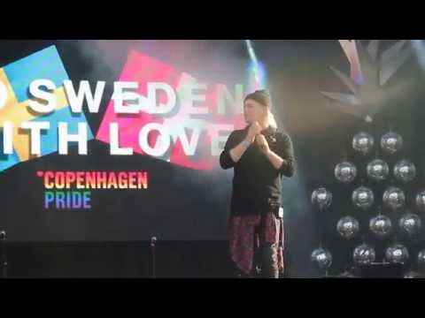 Patrick Spiegelberg synger Pride-sangen "Dig og mig mod verden" til Copenhagen Pride 2015
