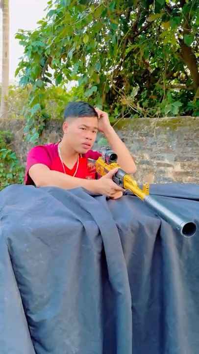 Ronaldo and Messi fans confused him 😂 #trending #funny #shortsvideo