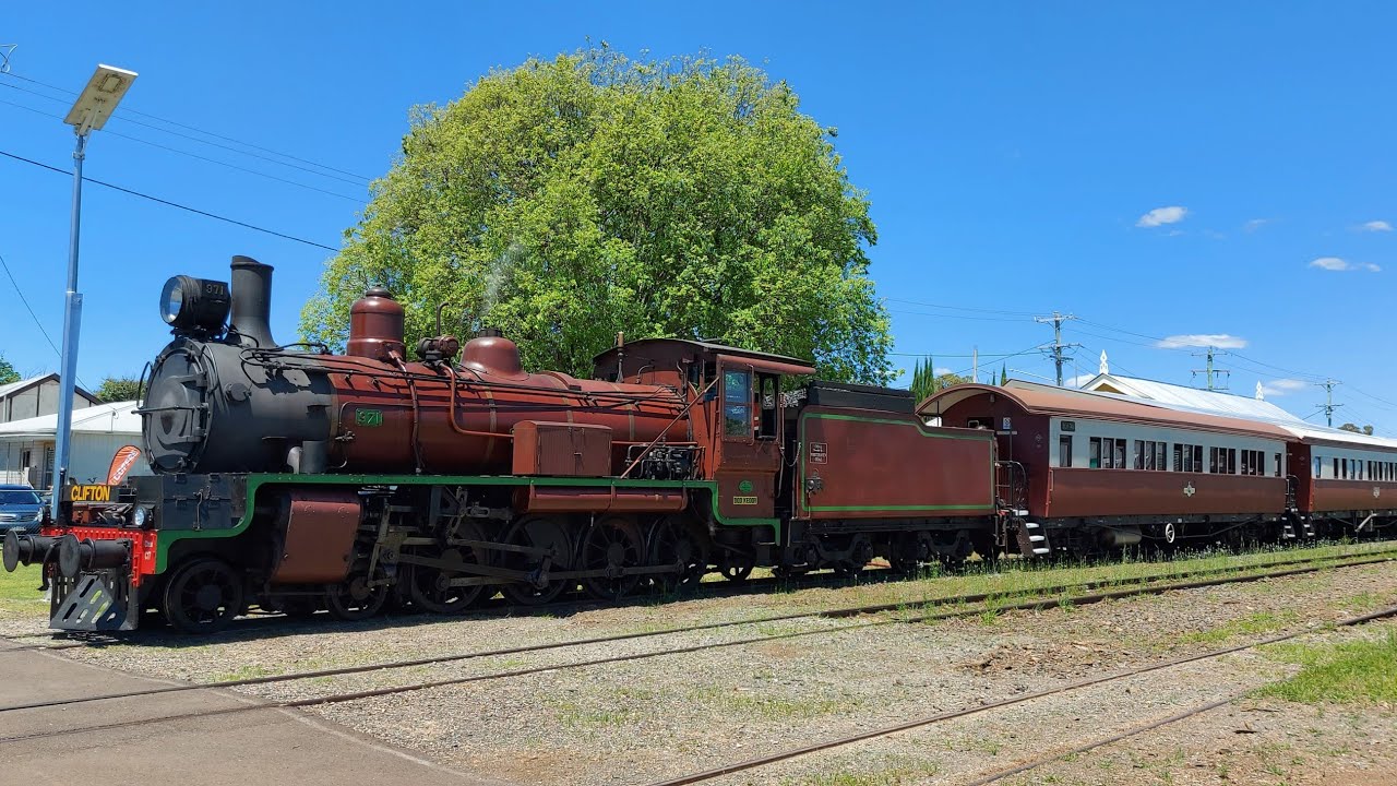 c17-971-sdsr-steam-train-to-clifton-and-greenmount-15-10-2022-youtube