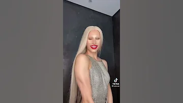 صدمة رجل تحول إلى فتاة جميلة 