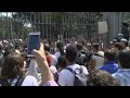 MANIFESTANTES ENTRAM EM CONFRONTO EM FRENTE AO MUSEU NACIONAL NO RIO.