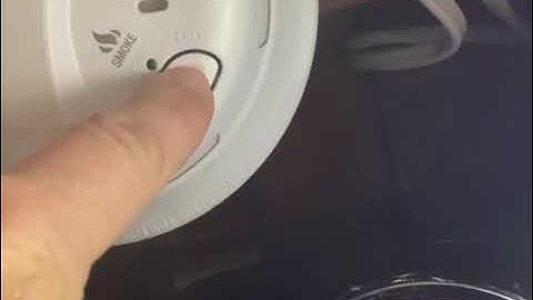 initiating smoke alarm flashes red