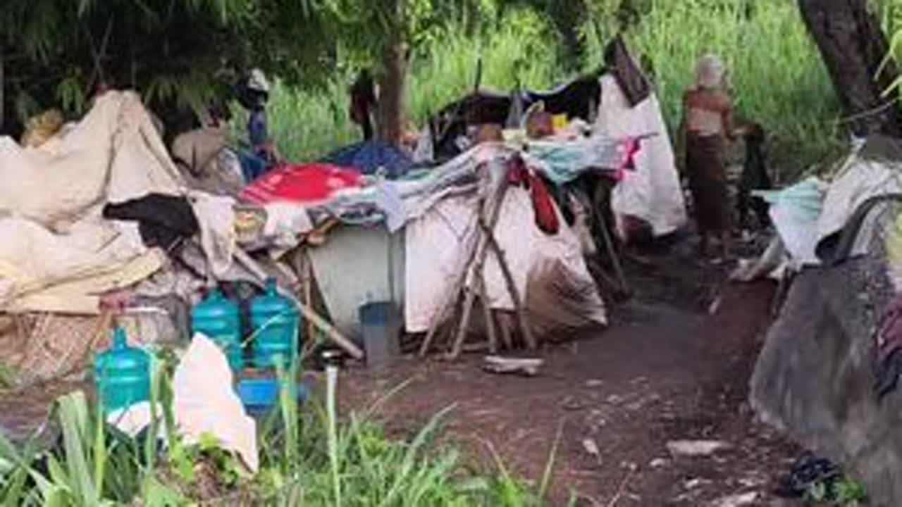 #老挝昨晚狂风暴雨##不知那无家可归的三户人家被淹没有？过去看下展开#展开记录真实生活