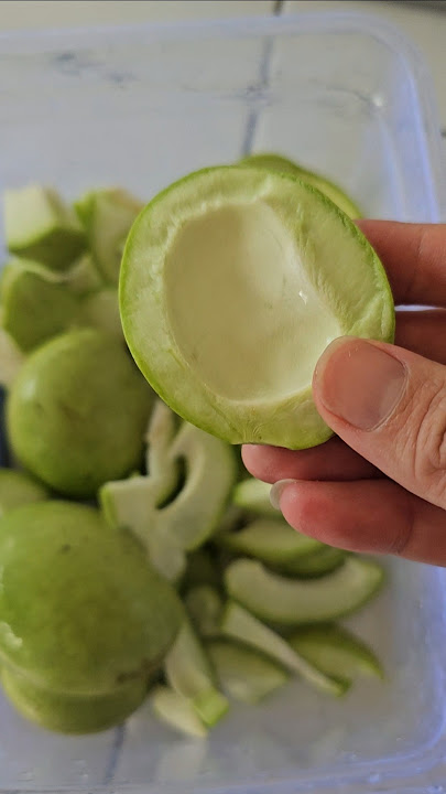 Wow rujak mangga muda, asli mangga nya kriuk mudah banget #shorts #manggamuda #rujakmangga