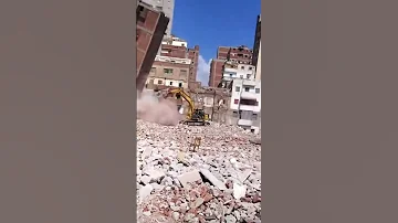 ليه الي جايلك اجنبي عارفه عليه تطبطبي لا حول ولاقوة الابالله العلي العظيم 