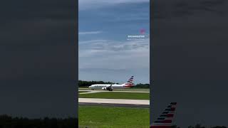 American 737-800 Landing On 16L At Xna