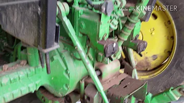 Kolik oleje pojme traktor John Deere 4250?