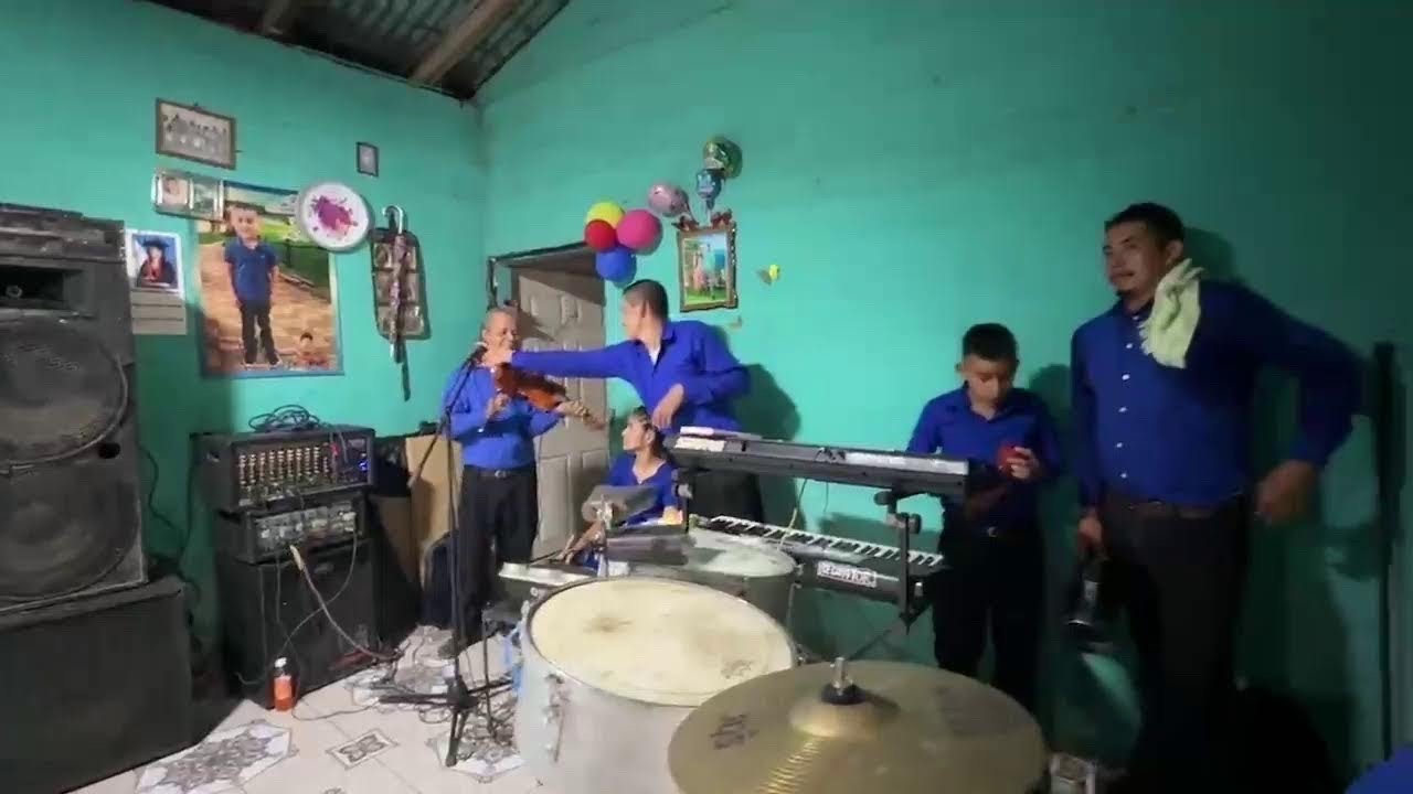 santo sepelio de quien envida fue jose orlando amaya argueta caserio champate  no tenemos derecho al