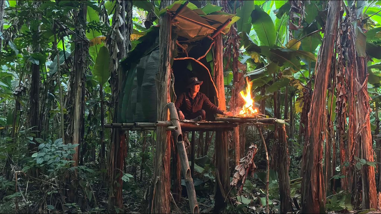 สร้างที่พักยกสูงกลางป่า คืนแรกต้องรอดจากสัตว์มีพิษ..!!