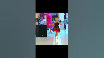 اجمل رقص بنت صغيره اجنبية مع اغنيه الغزاله رايقة Shorts 