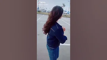بنت قموره اول مره تعمل فديو لوعجبكم اعمل مشاركه عشان تتبعونه 