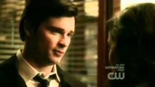Smallville Season 10 - Masquerade Clark Wears Glasses