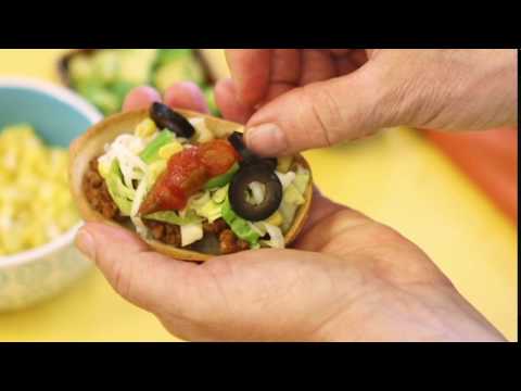 Video: Skaka Saker Med Dessa Prisvärda Kikärta Taco Salladomslag