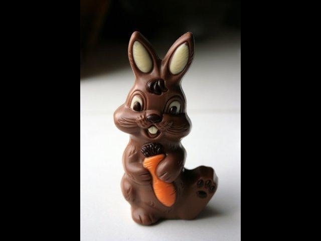 Песня ласковый заяц. Шоколадный заяц Пьер. Маска шоколадного зайца. Расплавленный шоколадный заяц. Шоколадный заяц 2023.