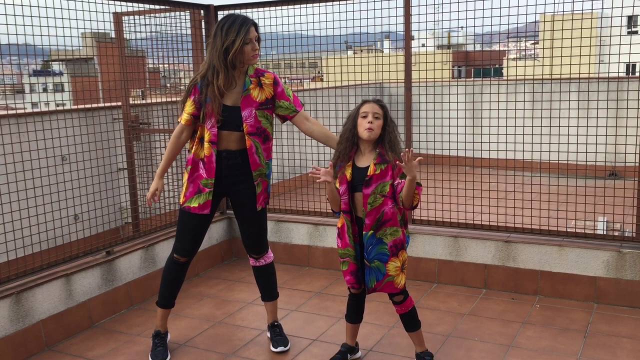 de TUTORIAL DE BAILE - KISS THE SKY de JASON DERULO by Alexia & Brenda