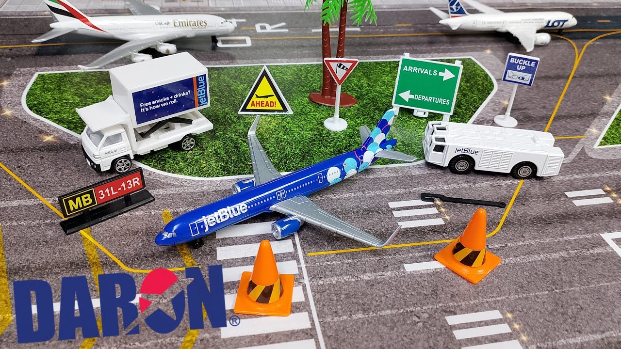 NEW Plane! FUN Playset!!! Daron JetBlue A321 NEO Airport Playset