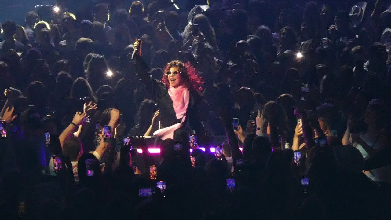 Shania Twain (01) Waking up dreaming (Vancouver, Canada) (02052023