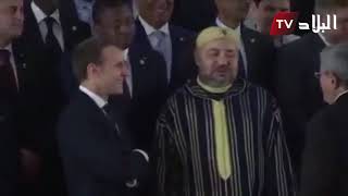 شاهد.. الوزير الأول أحمد أويحي يبادر لتحية ملك المغرب محمد السادس