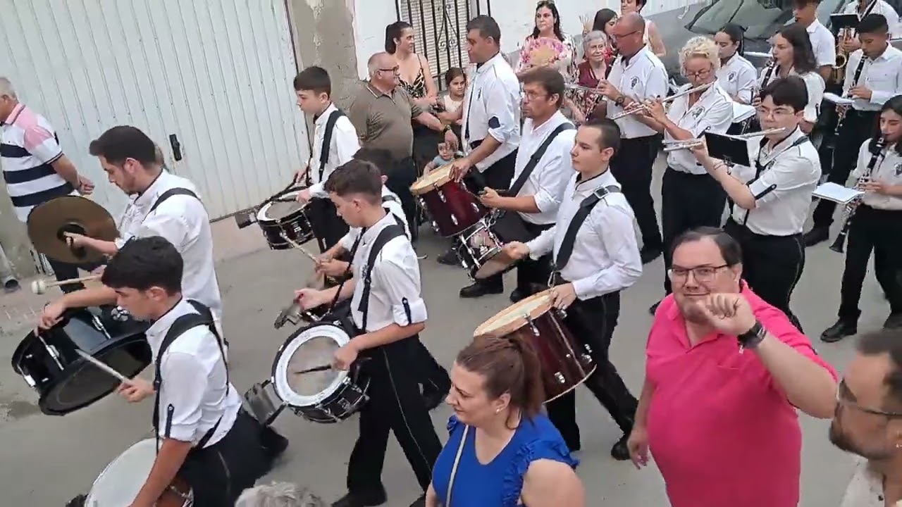 15 6 2025 PROCESION SAN ANTONIO BAILANDO SUBIENDO AL BARRIO ALTO acompaña la B.M DE ALBOX
