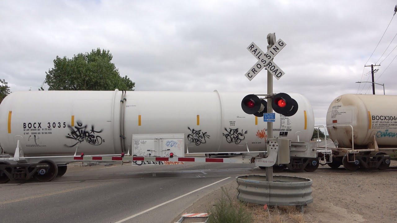 UP 1450 West Sac Port Local Switching With GP22T-4, Fruitridge Rd. Railroad Crossing, Sacramento CA