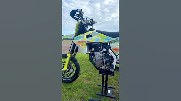 #supermoto #husqvarna #sumo #motorcycle  butchered that graphics kit