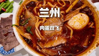 A man eats thin noodles, the tenderness unique to the men of Lanzhou!