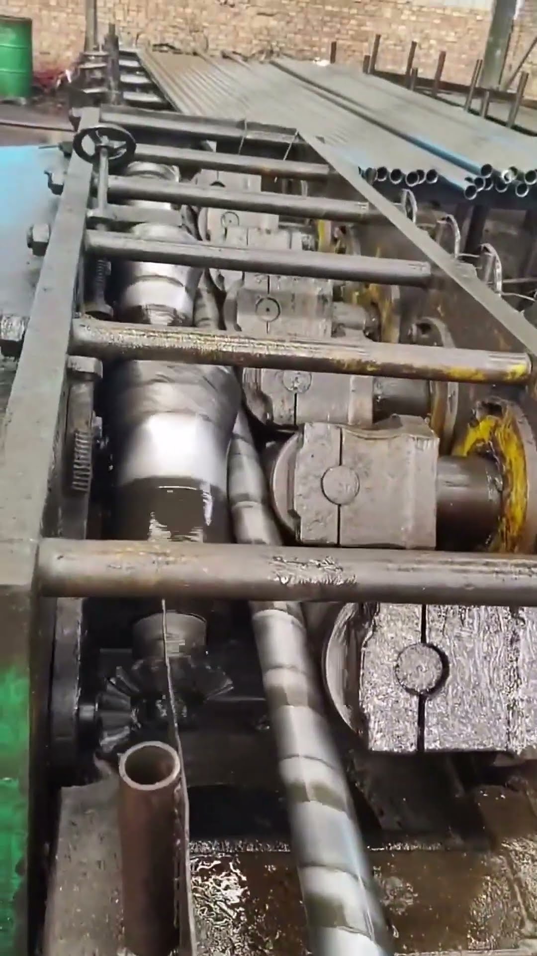 Rusty bent steel pipe repair process- Good tools and machinery make work easy