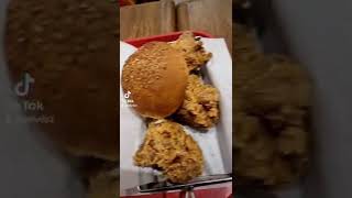 ريفيو في دقيقة ⏱️ مطعم Crispy Meals 🍗 #shorts