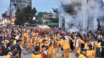 艋舺青山王祭必看亮點之一 尊王神轎經過 艋舺龍山寺 熄燈不拜廟快速通過 艋舺青山宮 靈安尊王聖誕千秋祈安暗訪夜巡大典 