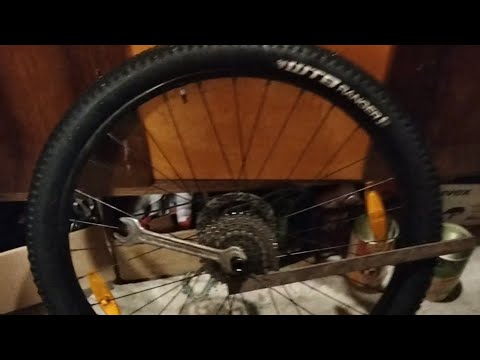 Video: Modalități simple de a înlocui un butuc de bicicletă (cu imagini)