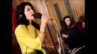 Marina and the Diamonds - Interview (Radio 1 Live Lounge 23/04/2010) (Audio)