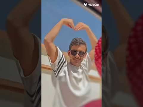حامل بإيدي ورده 