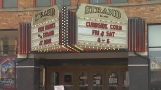 Delaware movie theater sells streaming movies, popcorn curbside