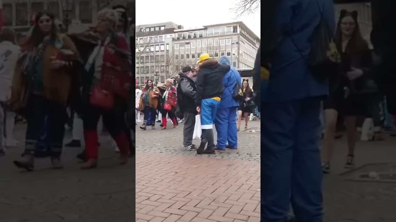 Mädels macht das nicht! In Düsseldorf mit versteckter Kamera an Altweiber Weiberfastnacht 2020