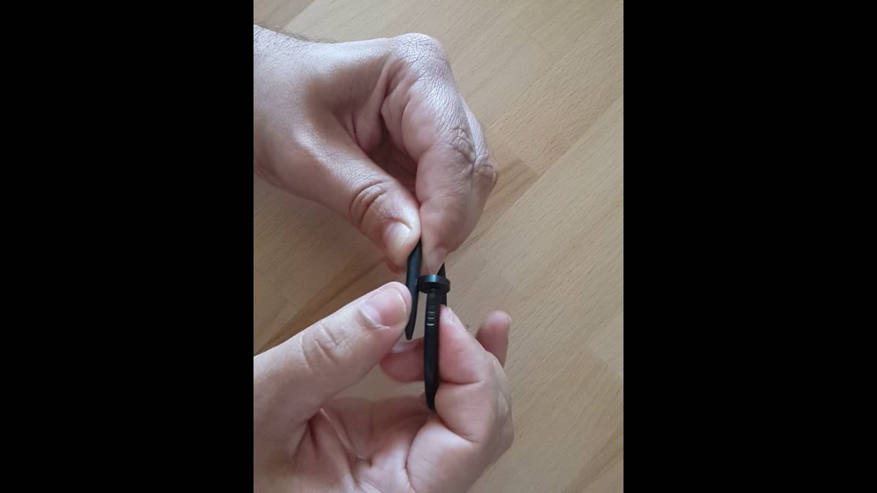 how does cartier nail bracelet open