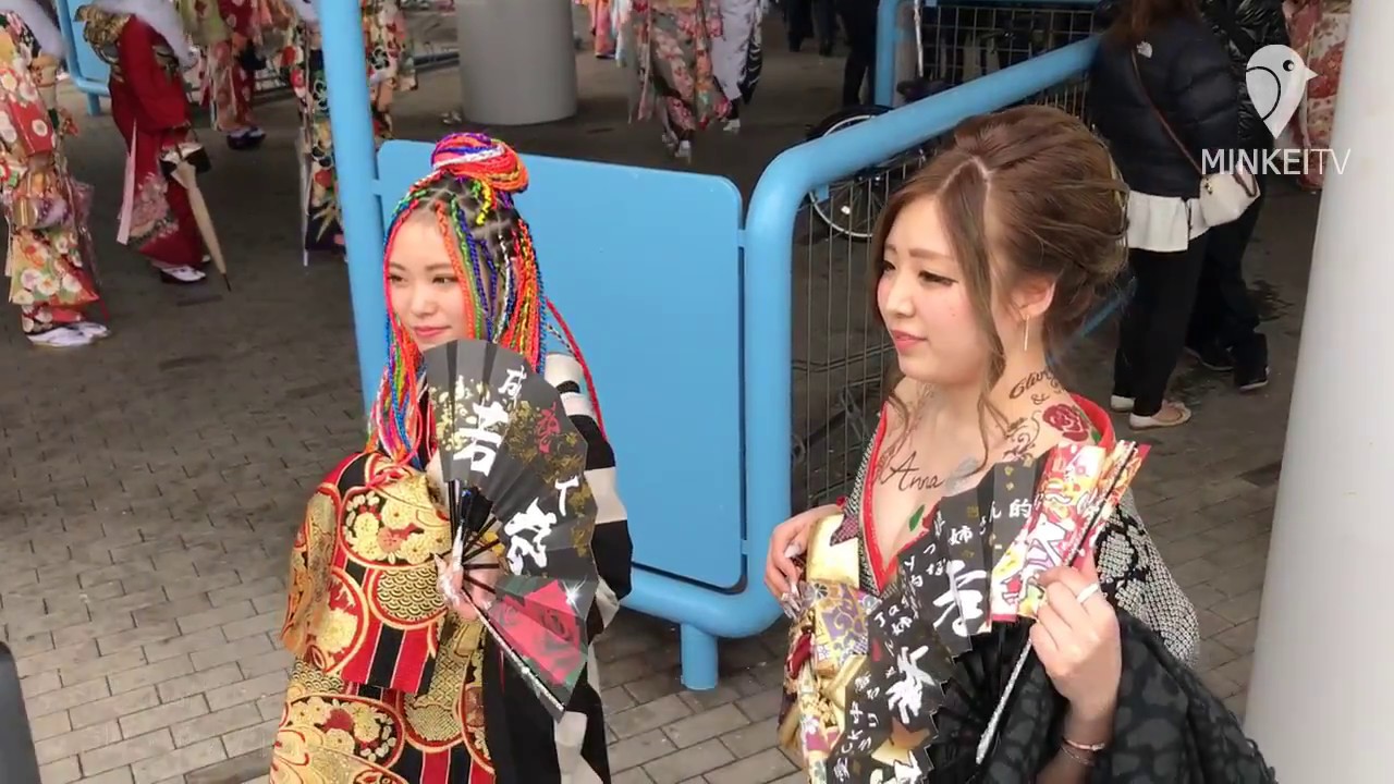 北九州の成人式 ど派手 衣装の新成人に取材殺到 Youtube