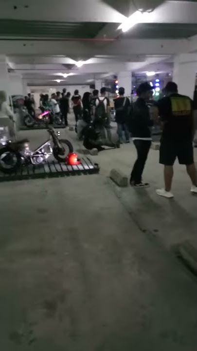 Ribut di parkiran
