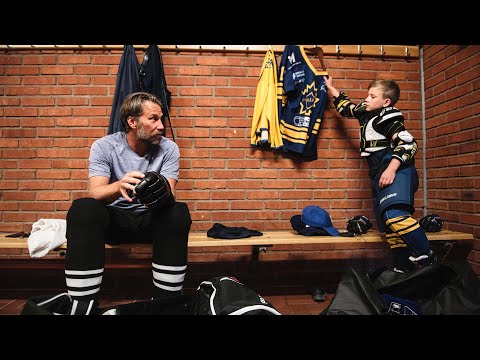 Peter ”Foppa” Forsberg uppfyller cancerdrabbade 10-åringen Sigges dröm