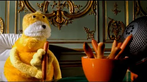 Mr Oizo - Flat beat (Official Video with Flat Eric...