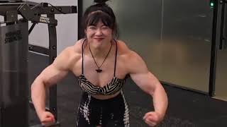 Incredible Female Bodybuilder Most Muscular Flex