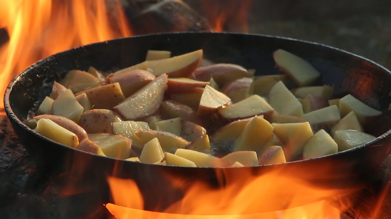 Жаренная картошка на костре/ Картофель по-деревенски с чесноком/ Отдых ...