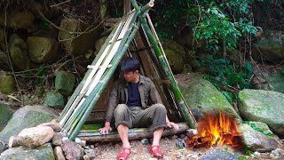 Challenge to survive, find wild food and make a shelter for him by the stream, solo bushcraft. by My Bushcraft 2,046 views 1 month ago 29 minutes