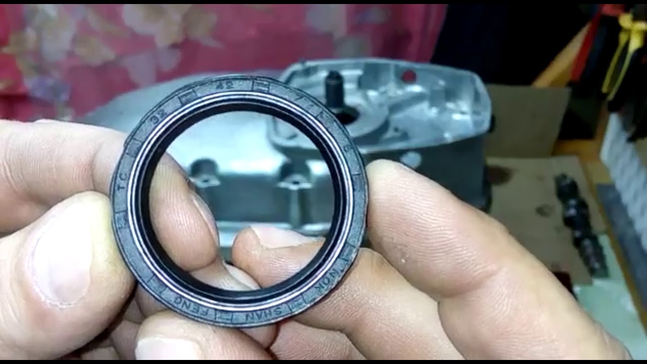 Как убрать осевой люфт сапуна Днепр. - YouTube