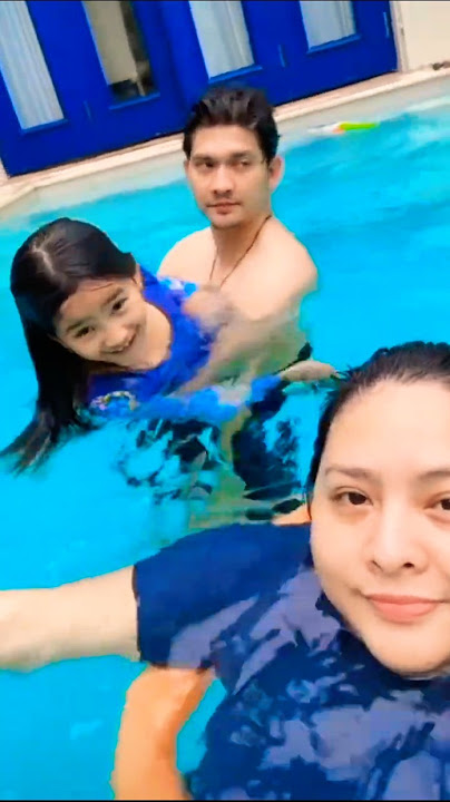 Iko Uwais and his family bathe in the swimming pool in front of his house