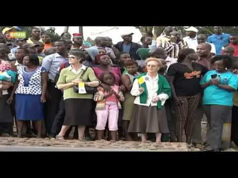 Ujio Wa Papa Maelfu Wasafiri Kutoka Miji Mbalimbali 