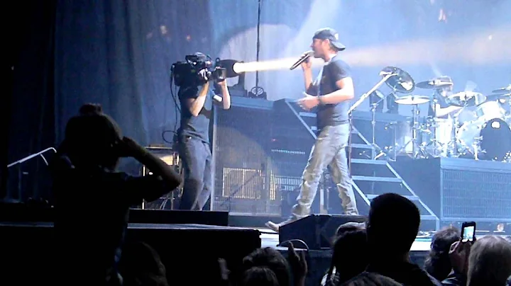 Dierks Bentley and Carli - the "GEM" from the 3-2-...