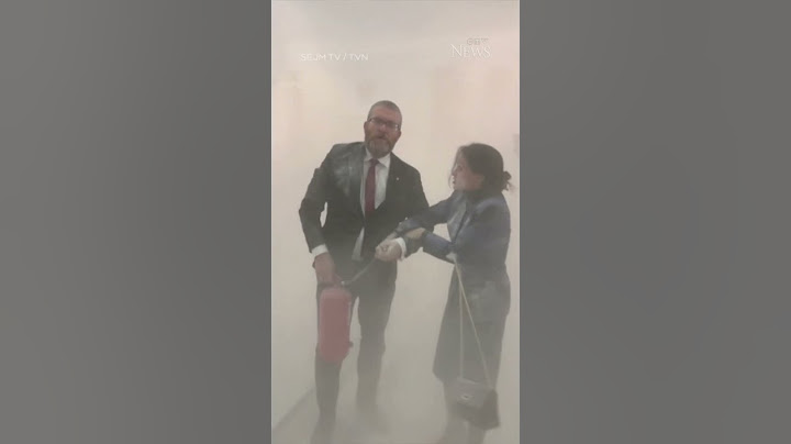 Polski prawicowy poseł gasi menorah gaśnicą