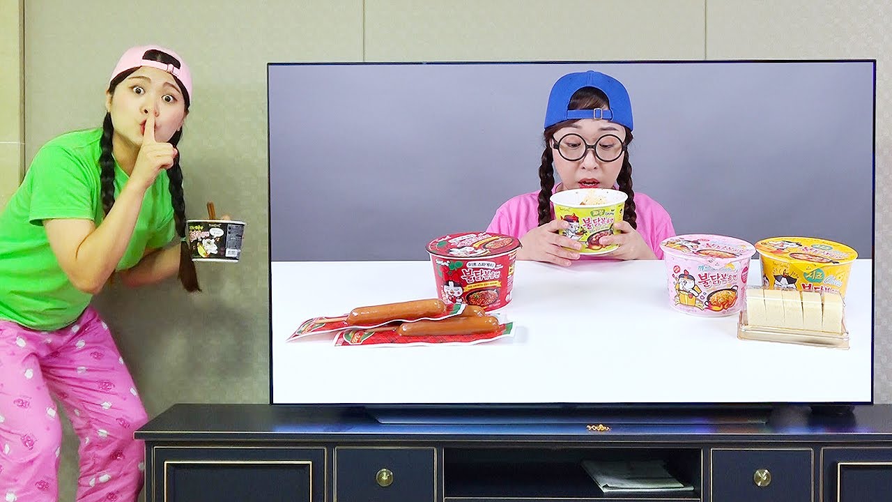 ⁣Fire Spicy Noodle Tteokbokki Mukbang DONA