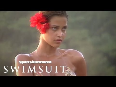 Vídeo: Uma Modelo Amamenta Seu Bebê Em Um Programa Da Sports Illustrated