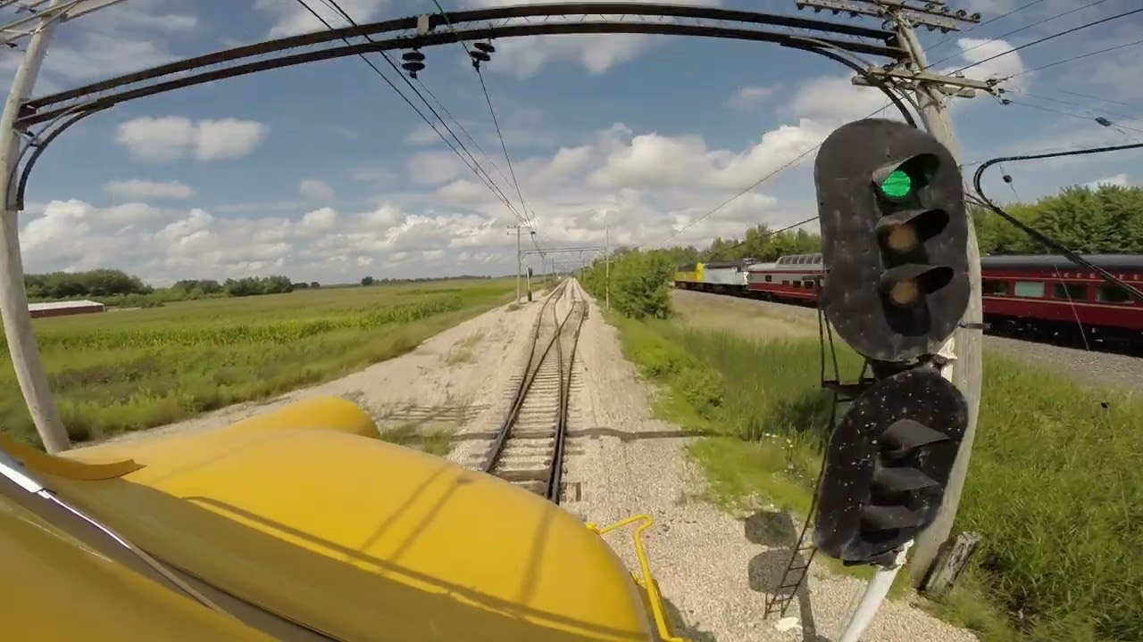 IRM's CNW 411 pacing Metra 90 and 104